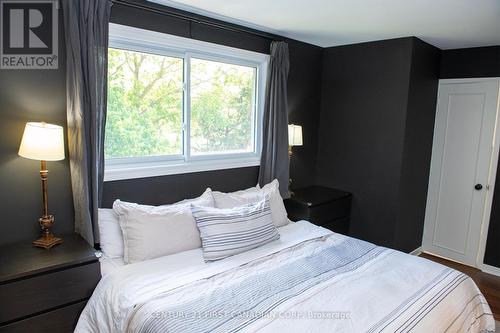66 Pinegrove Crescent, London, ON - Indoor Photo Showing Bedroom
