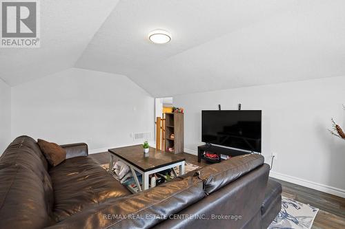 2 - 84 Everglade Crescent, Kitchener, ON - Indoor Photo Showing Living Room