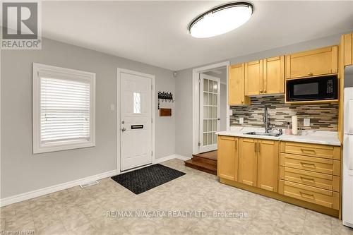 145 Welland Avenue, St. Catharines, ON - Indoor Photo Showing Kitchen