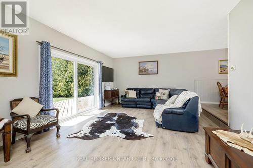 6135 Second Line, Erin, ON - Indoor Photo Showing Living Room