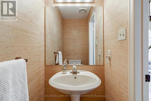 4440 Beacon Lane, Mississauga, ON - Indoor Photo Showing Bathroom