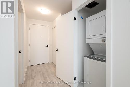 1314 - 220 Missinnihe Way W, Mississauga, ON - Indoor Photo Showing Laundry Room