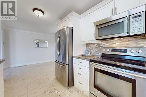 2 Newman Avenue W, Richmond Hill, ON - Indoor Photo Showing Kitchen