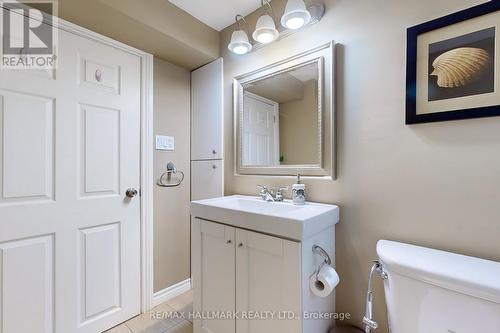 2 Newman Avenue W, Richmond Hill, ON - Indoor Photo Showing Bathroom