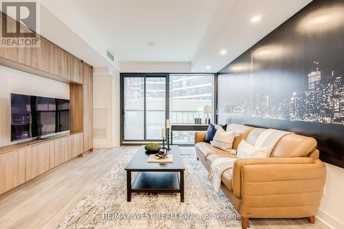 202 - 57 St Joseph Street, Toronto, ON - Indoor Photo Showing Living Room