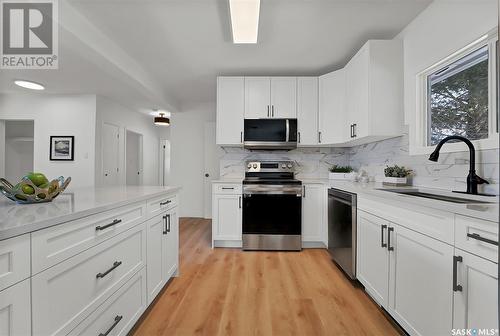 1609 Cumberland Avenue S, Saskatoon, SK - Indoor Photo Showing Kitchen