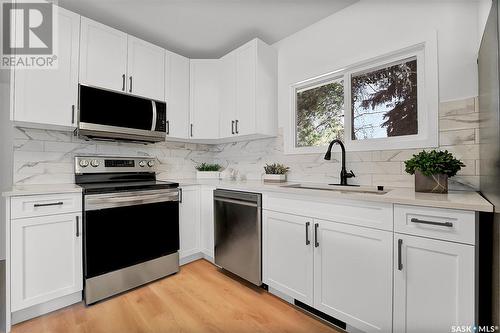 1609 Cumberland Avenue S, Saskatoon, SK - Indoor Photo Showing Kitchen With Upgraded Kitchen