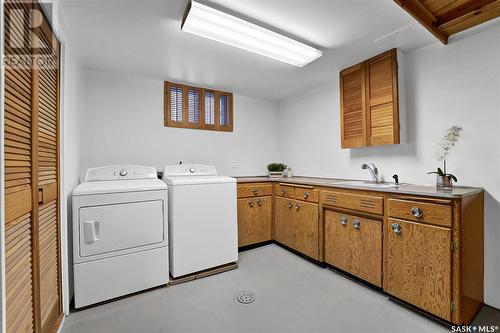 1609 Cumberland Avenue S, Saskatoon, SK - Indoor Photo Showing Laundry Room