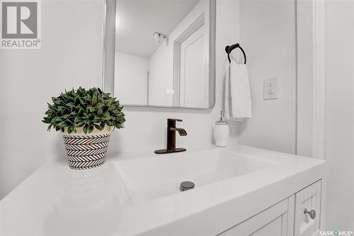 1609 Cumberland Avenue S, Saskatoon, SK - Indoor Photo Showing Bathroom