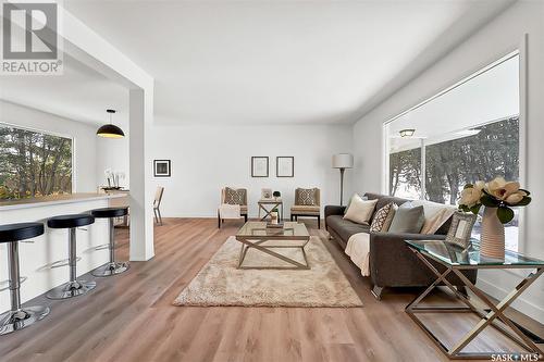 1609 Cumberland Avenue S, Saskatoon, SK - Indoor Photo Showing Living Room