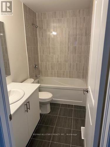 34 Hillcroft Way, Kawartha Lakes, ON - Indoor Photo Showing Bathroom