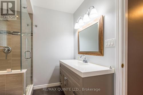 47 Valleyview Crescent, Belleville, ON - Indoor Photo Showing Bathroom