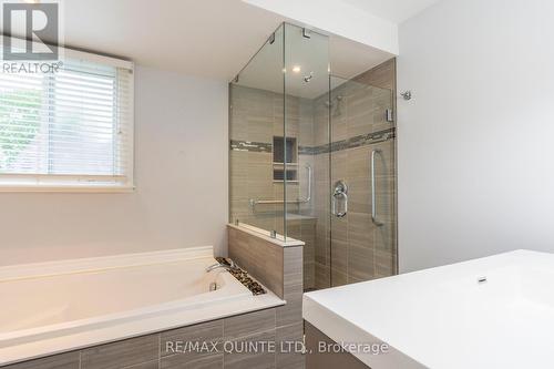 47 Valleyview Crescent, Belleville, ON - Indoor Photo Showing Bathroom