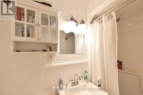 120 Brant Street E, Orillia, ON - Indoor Photo Showing Bathroom