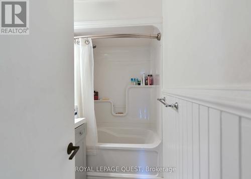 120 Brant Street E, Orillia, ON - Indoor Photo Showing Bathroom