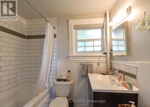 120 Brant Street E, Orillia, ON - Indoor Photo Showing Bathroom