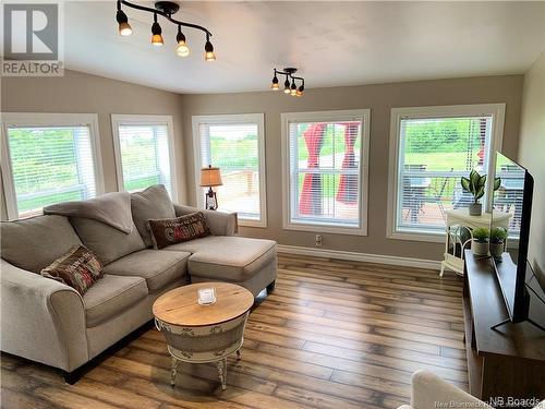 4 Rue Gregg, Baie-Sainte-Anne, NB - Indoor Photo Showing Living Room