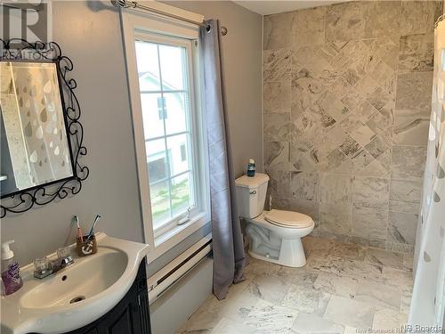 4 Rue Gregg, Baie-Sainte-Anne, NB - Indoor Photo Showing Bathroom