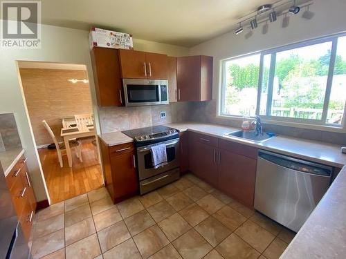 4724 Tuck Avenue, Terrace, BC - Indoor Photo Showing Kitchen