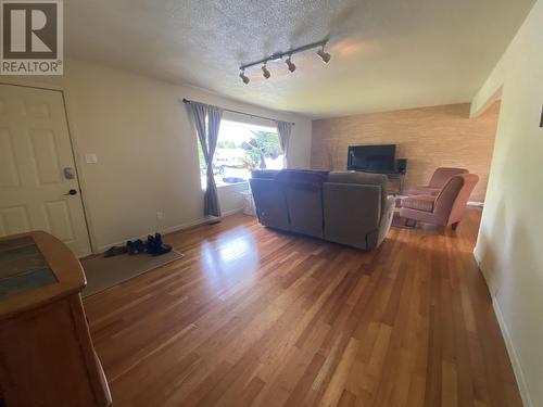 4724 Tuck Avenue, Terrace, BC - Indoor Photo Showing Kitchen