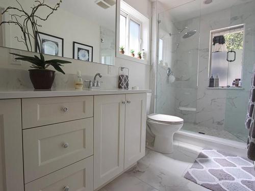 1057 Little Shuswap Lake Road, Chase, BC - Indoor Photo Showing Bathroom