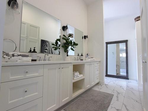 1057 Little Shuswap Lake Road, Chase, BC - Indoor Photo Showing Bathroom