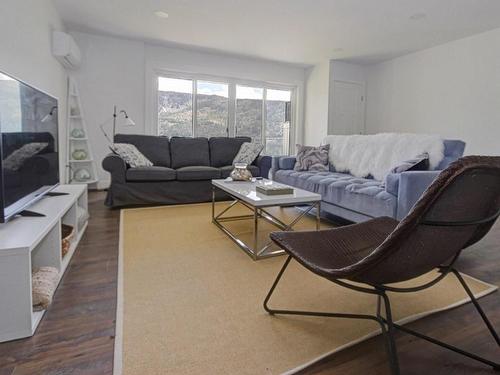 1057 Little Shuswap Lake Road, Chase, BC - Indoor Photo Showing Living Room