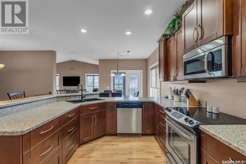 303 Brookside Drive, Warman, SK - Indoor Photo Showing Kitchen With Double Sink