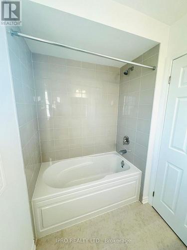 1893 Thames Circle, Milton, ON - Indoor Photo Showing Bathroom