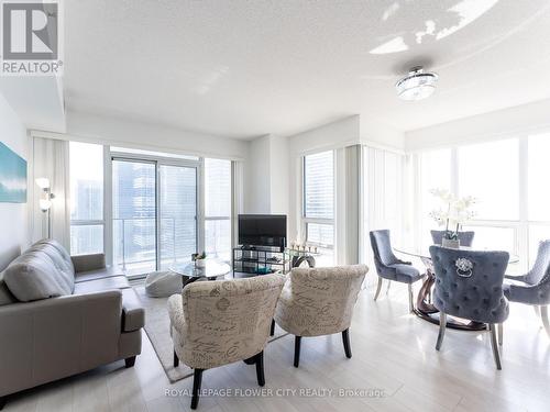 3609 - 2200 Lakeshore Boulevard W, Toronto, ON - Indoor Photo Showing Living Room