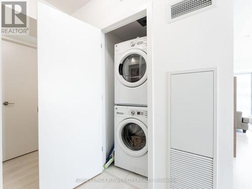 3609 - 2200 Lakeshore Boulevard W, Toronto, ON - Indoor Photo Showing Laundry Room