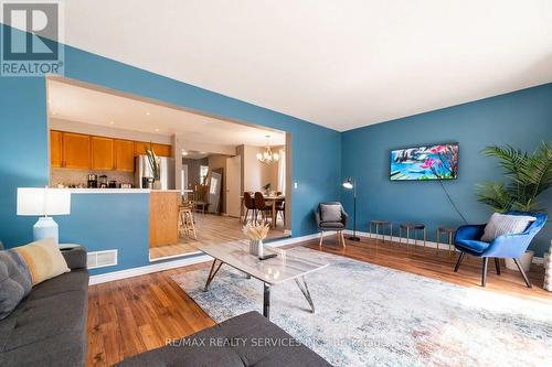 7 Swartz Street, Kitchener, ON - Indoor Photo Showing Living Room