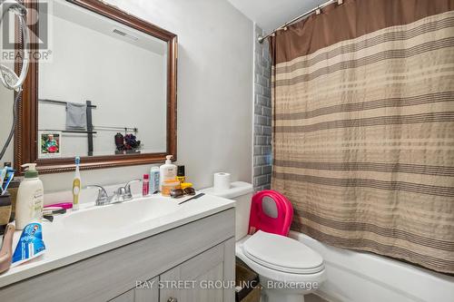 390 East 22Nd Street, Hamilton, ON - Indoor Photo Showing Bathroom