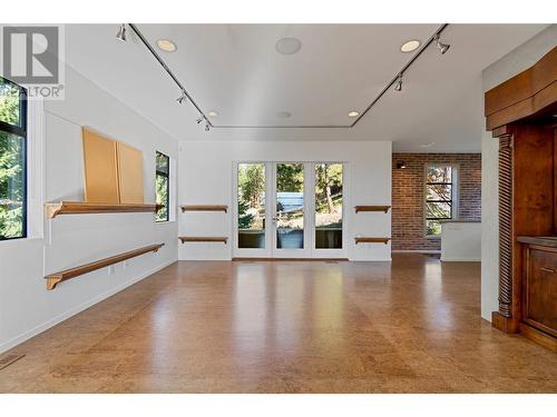 1180 Stoneypointe Court, Kelowna, BC - Indoor Photo Showing Living Room