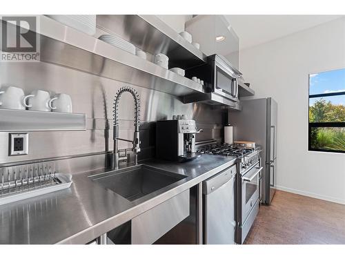 1180 Stoneypointe Court, Kelowna, BC - Indoor Photo Showing Kitchen