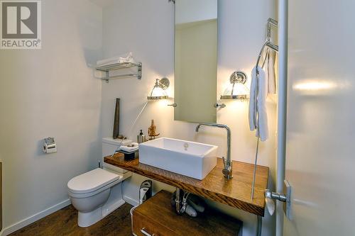 1180 Stoneypointe Court, Kelowna, BC - Indoor Photo Showing Bathroom