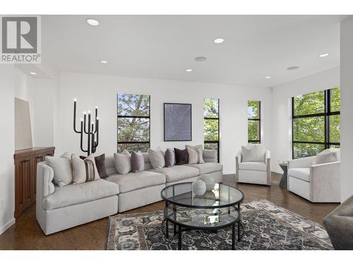 1180 Stoneypointe Court, Kelowna, BC - Indoor Photo Showing Living Room