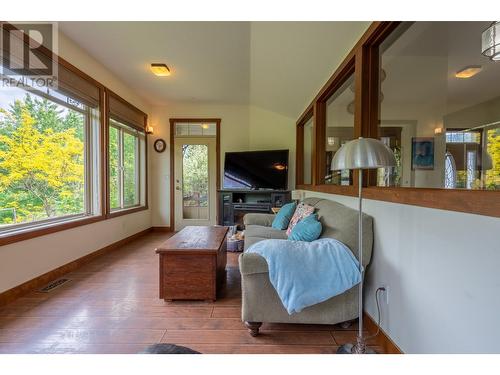 250 1St Avenue, Christina Lake, BC - Indoor Photo Showing Other Room