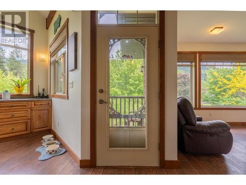 250 1St Avenue, Christina Lake, BC - Indoor Photo Showing Other Room