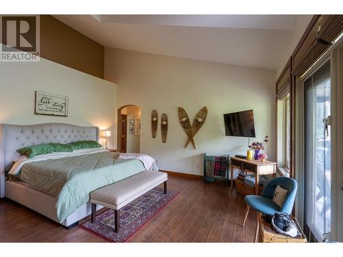 250 1St Avenue, Christina Lake, BC - Indoor Photo Showing Bedroom