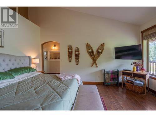 250 1St Avenue, Christina Lake, BC - Indoor Photo Showing Bedroom