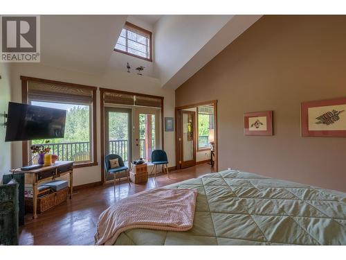 250 1St Avenue, Christina Lake, BC - Indoor Photo Showing Bedroom