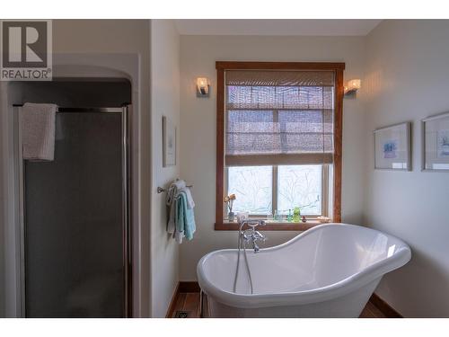 250 1St Avenue, Christina Lake, BC - Indoor Photo Showing Bathroom