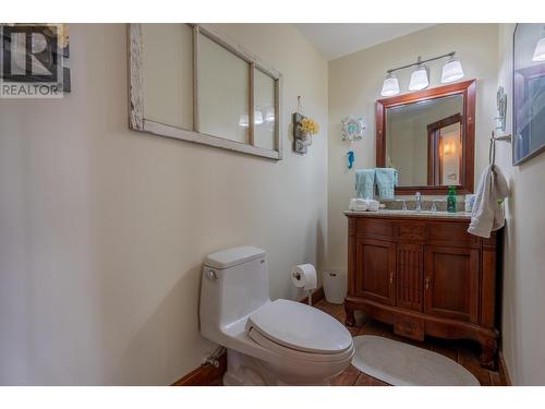 250 1St Avenue, Christina Lake, BC - Indoor Photo Showing Bathroom