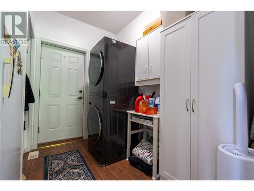 250 1St Avenue, Christina Lake, BC - Indoor Photo Showing Laundry Room