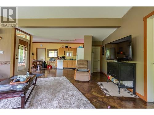 250 1St Avenue, Christina Lake, BC - Indoor