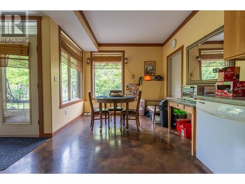 250 1St Avenue, Christina Lake, BC - Indoor Photo Showing Dining Room