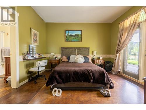 250 1St Avenue, Christina Lake, BC - Indoor Photo Showing Bedroom