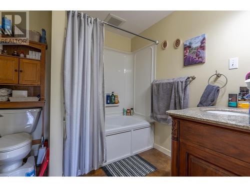 250 1St Avenue, Christina Lake, BC - Indoor Photo Showing Bathroom