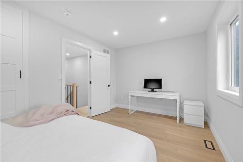 29 Magill Street, Hamilton, ON - Indoor Photo Showing Bedroom